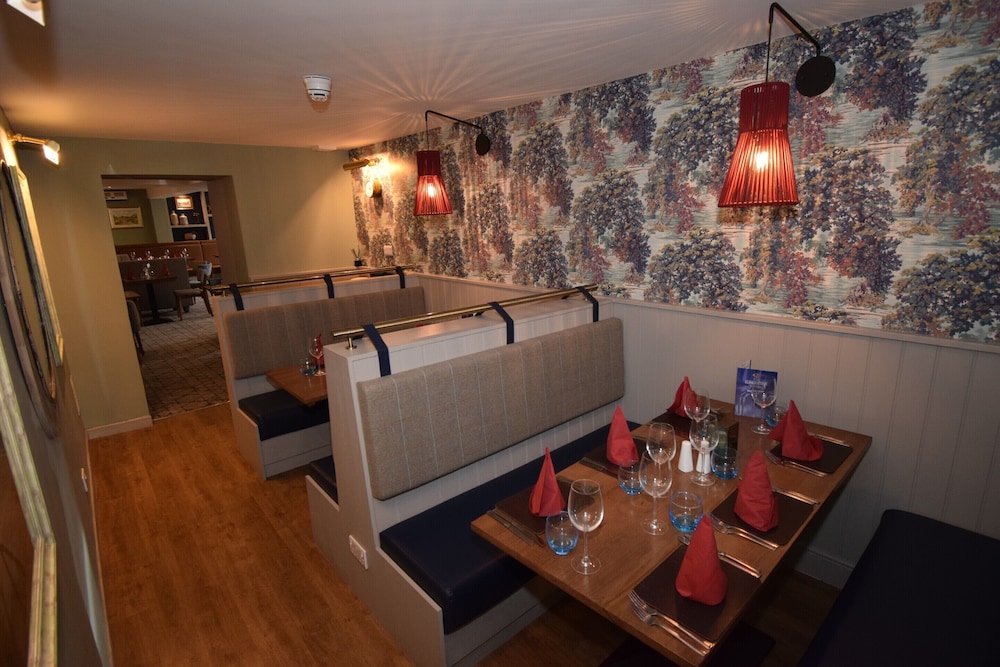 The Elphinstone Hotel 28/36