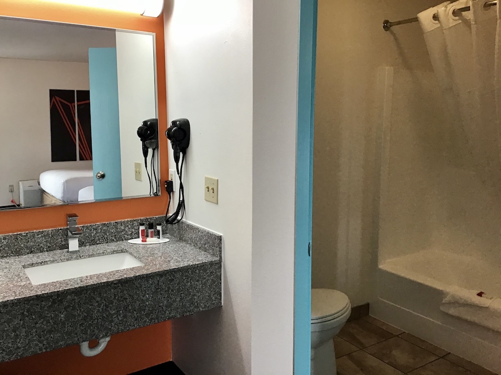 Howard Johnson by Wyndham Spokane 14/25