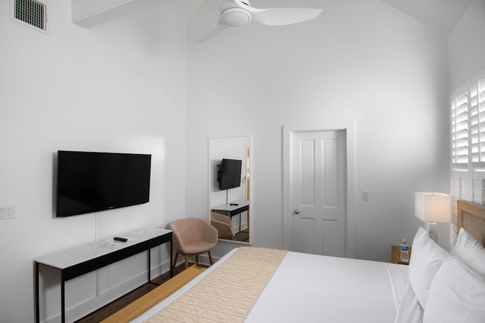 POINCIANA, 2 BEDROOMS, ROYAL, COTTAGE