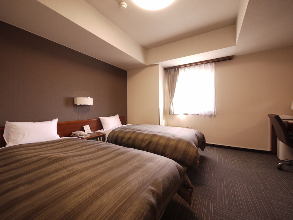 ROOM, TWIN BEDS