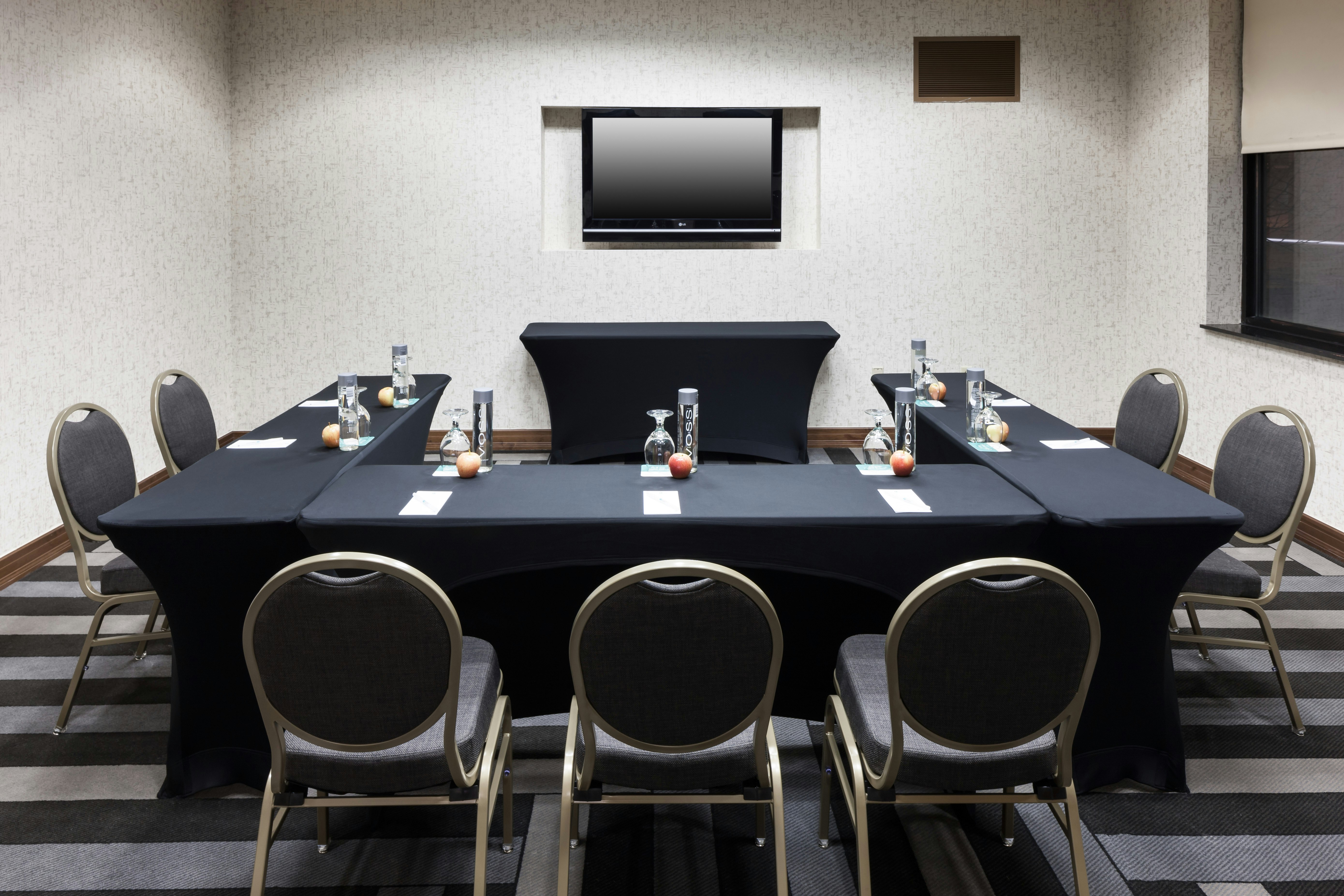 Embassy Suites by Hilton Anchorage 42/52