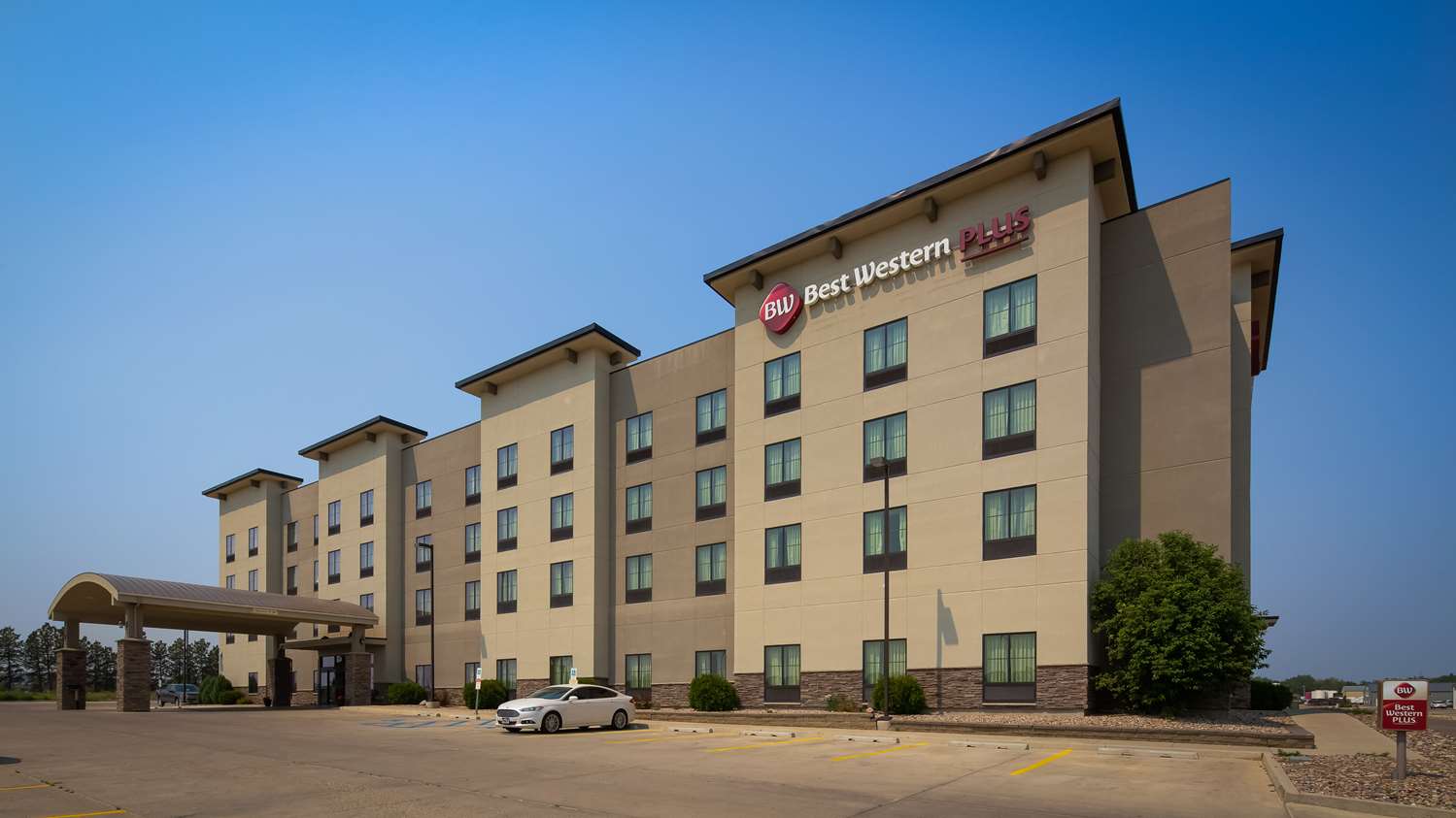 Best Western Plus Williston Hotel & Suites 3/50