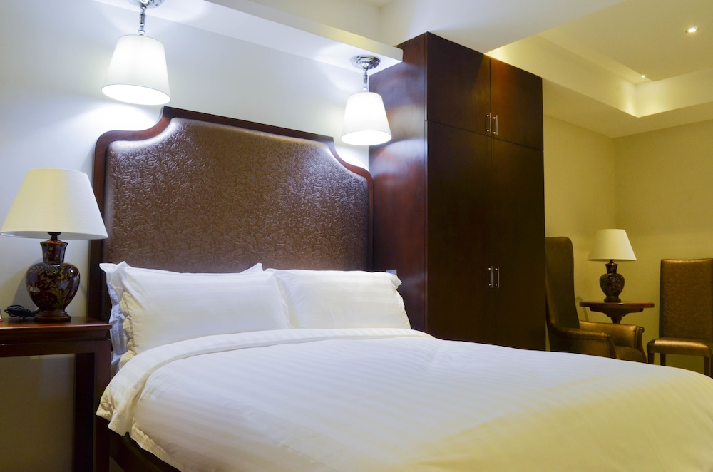 Ritz Hotel 15/49