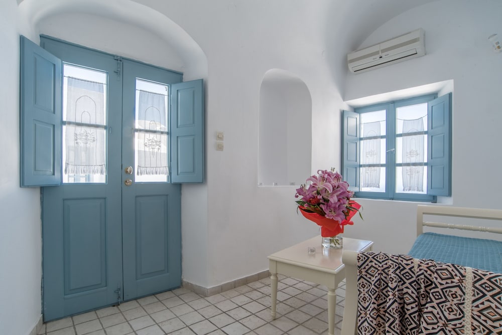 ILIOPERATO TRADITIONAL APARTMENTS 23/50