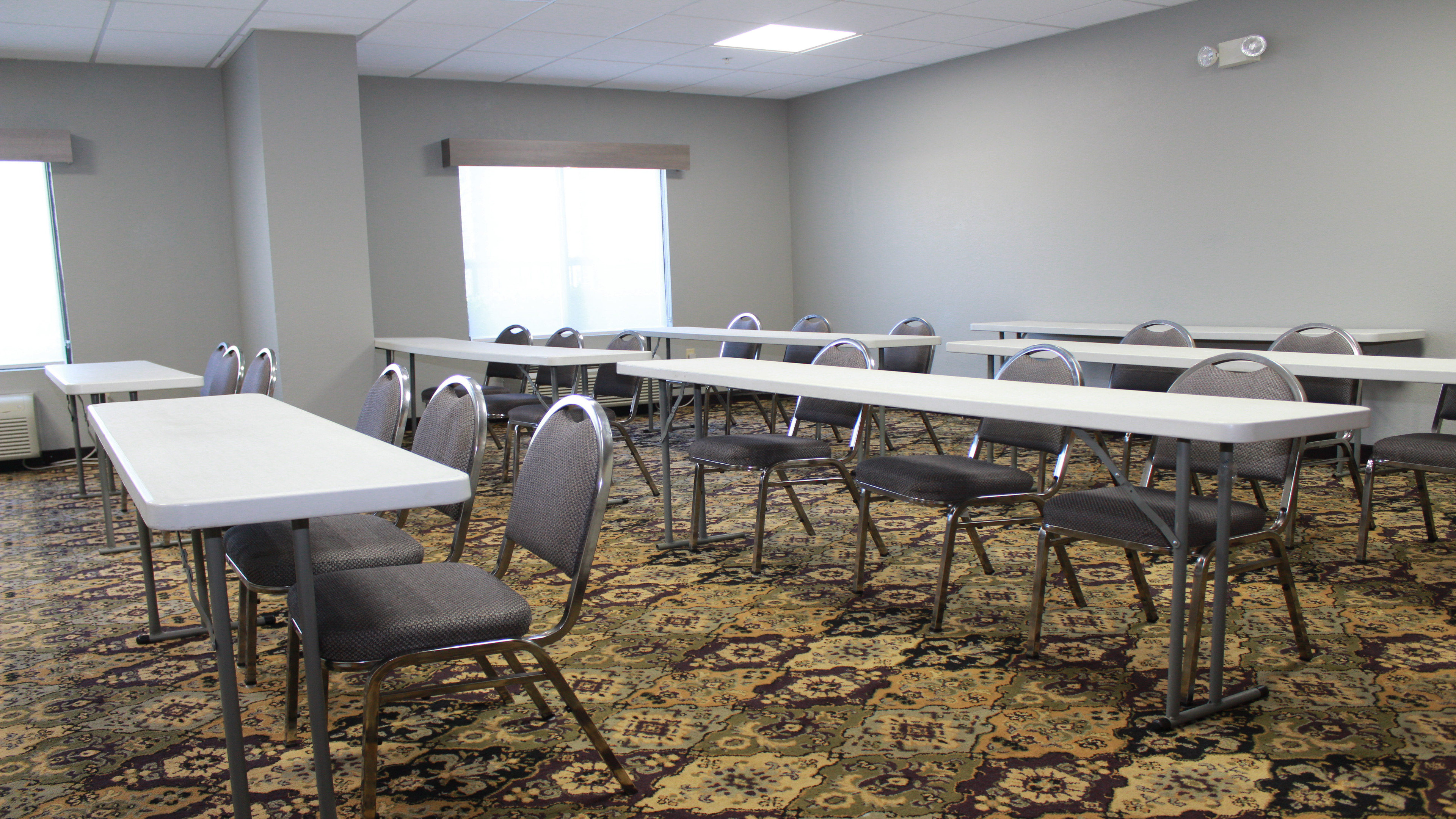 Holiday Inn Express Hotel Suites Wilson Downtown 33/37