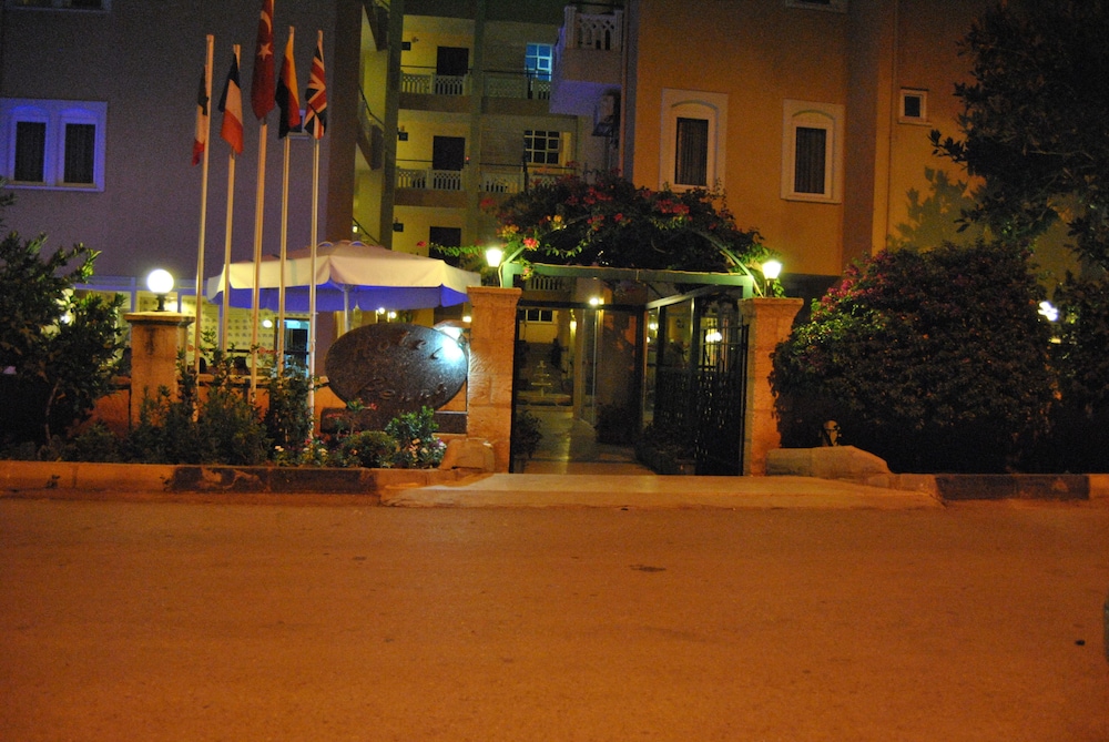 BENNA HOTEL 74/77