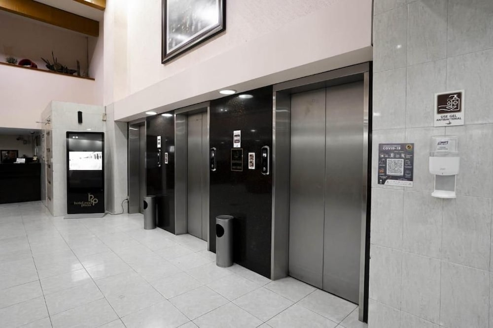 Hotel Real Plaza 9/69