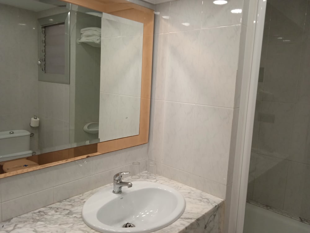 Hotel 153 69/71
