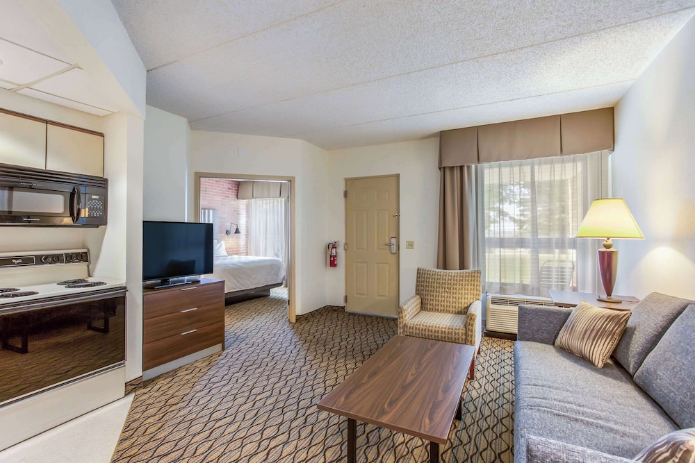 Burrstone Inn, an Ascend Collection Hotel 30/55