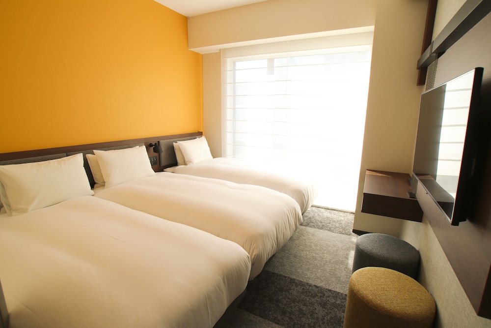 ROOM, TRIPLE