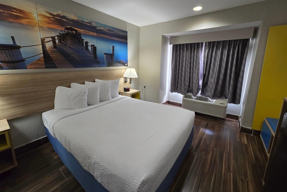 ROOM, QUEEN BED, ACCESSIBLE
