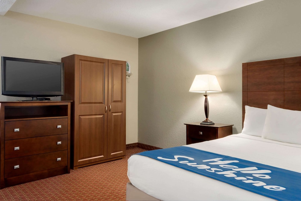 Days Inn by Wyndham Whitmore Lake 23/64