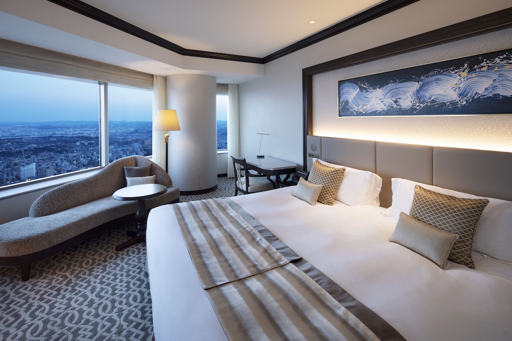 Yokohama Royal Park Hotel 8/24