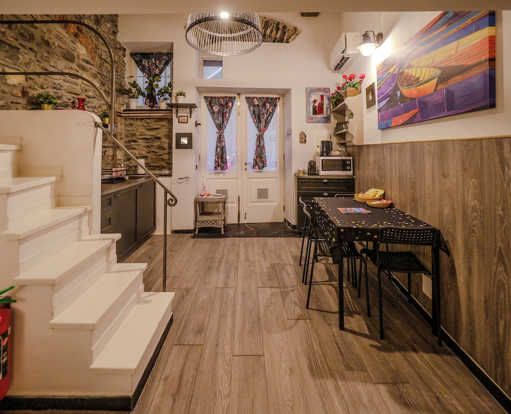 Petrella's Point Studio 17/28