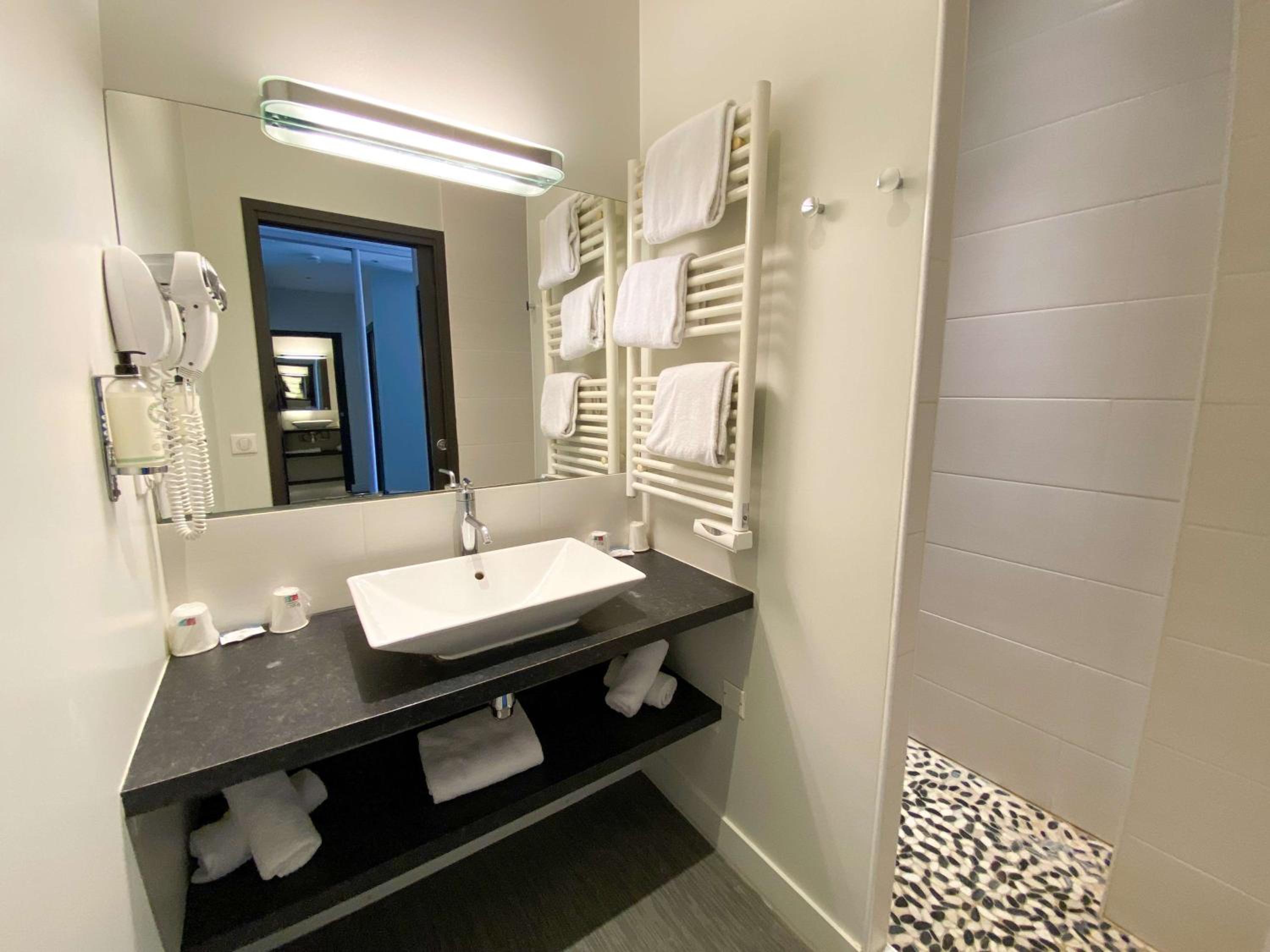 شقة استوديو بسرير كوين، Best Western Le Cheval Blanc 7/10
