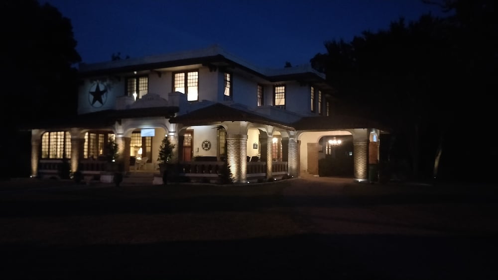 The Lancaster Manor Bed and Breakfast 1/50