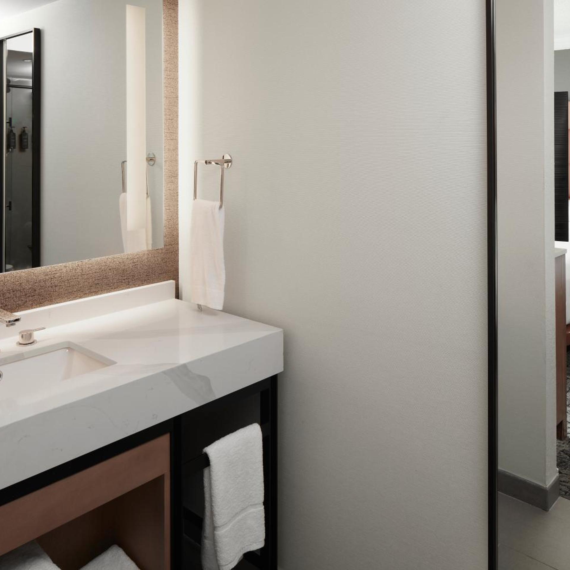 غرفة بسرير كينج، Sheraton Virginia Beach Oceanfront Hotel 8/10