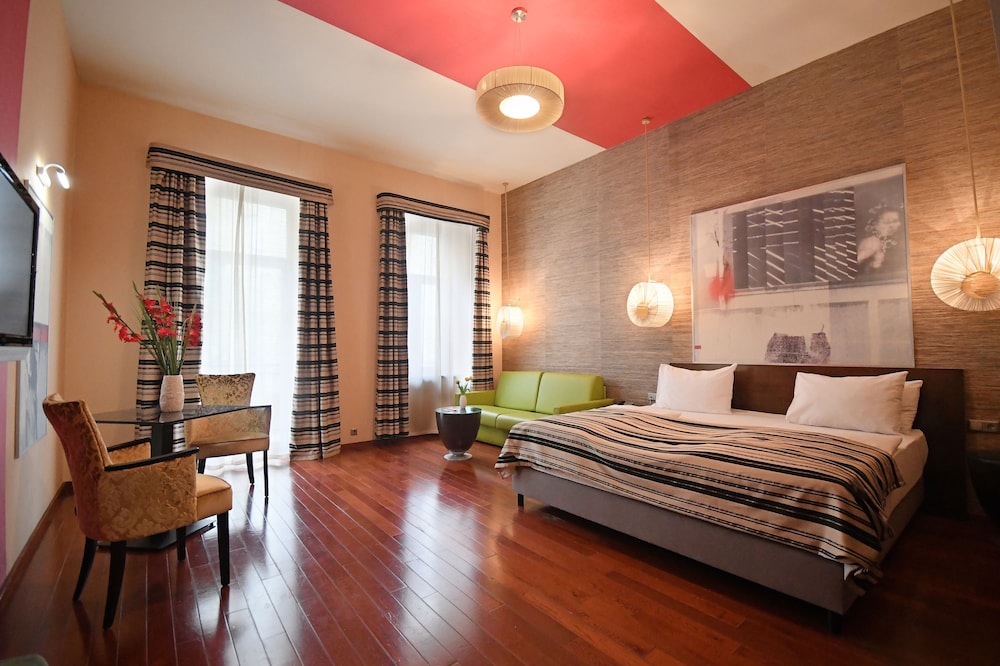 Honest Budapest by Chic & Basic 22/81
