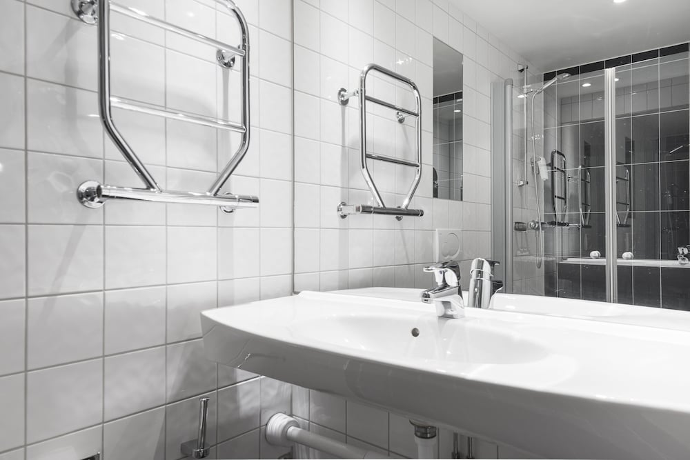 Quality Hotel 11 12/54