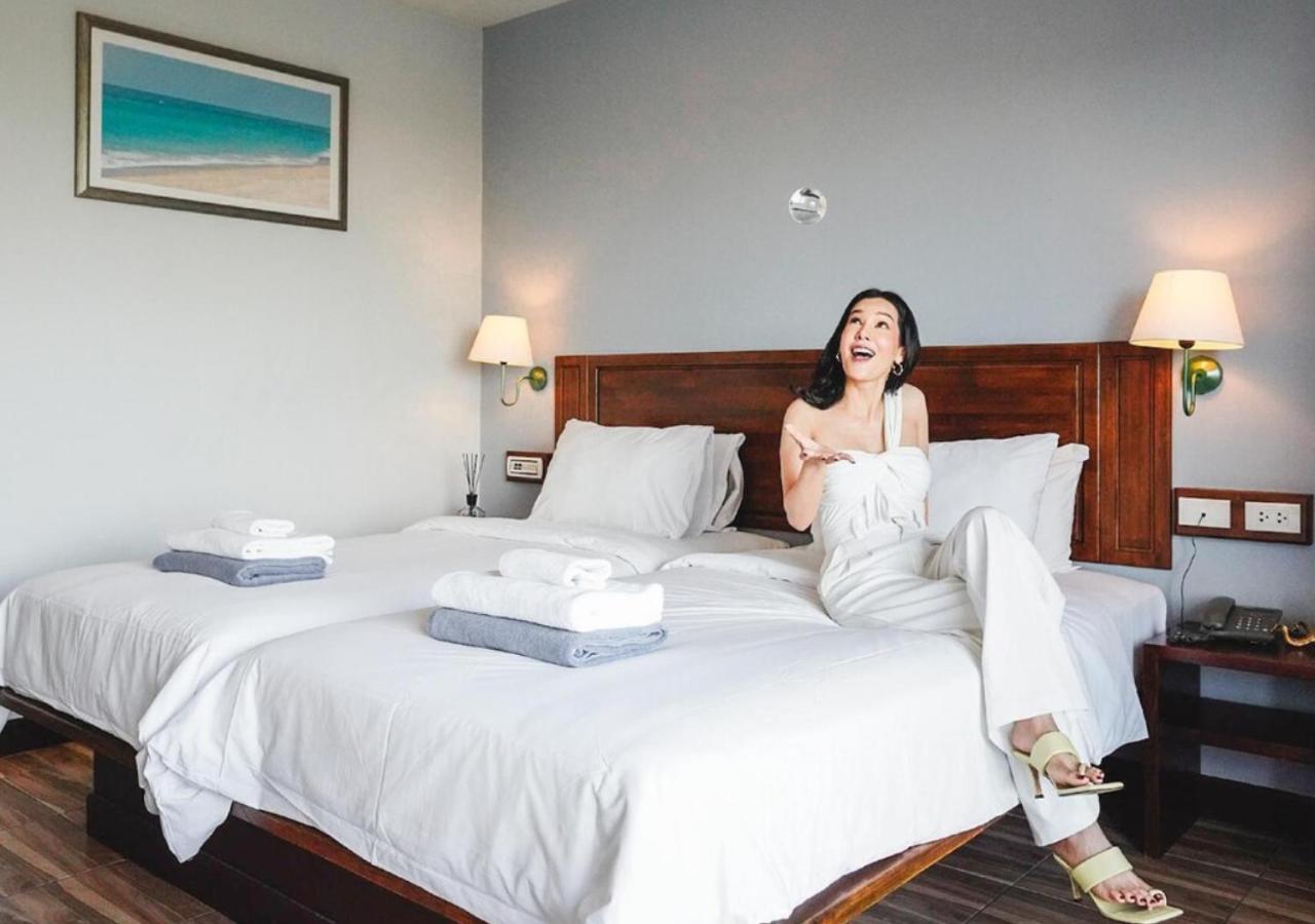 Superior, Double or Twin Bed, City View