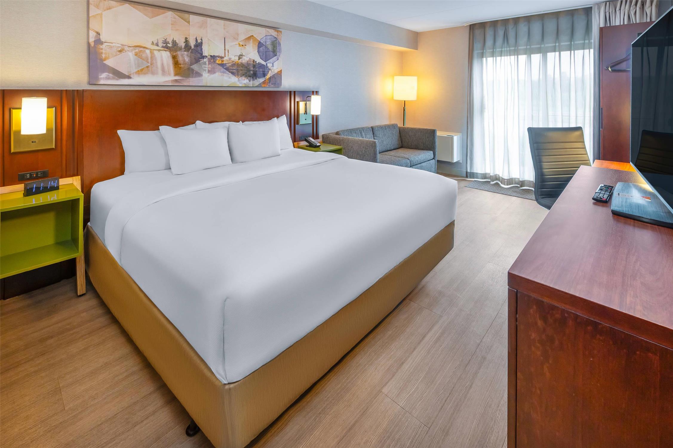 Upgrade, Business, King Bed، Comfort Inn Sudbury East 2/9
