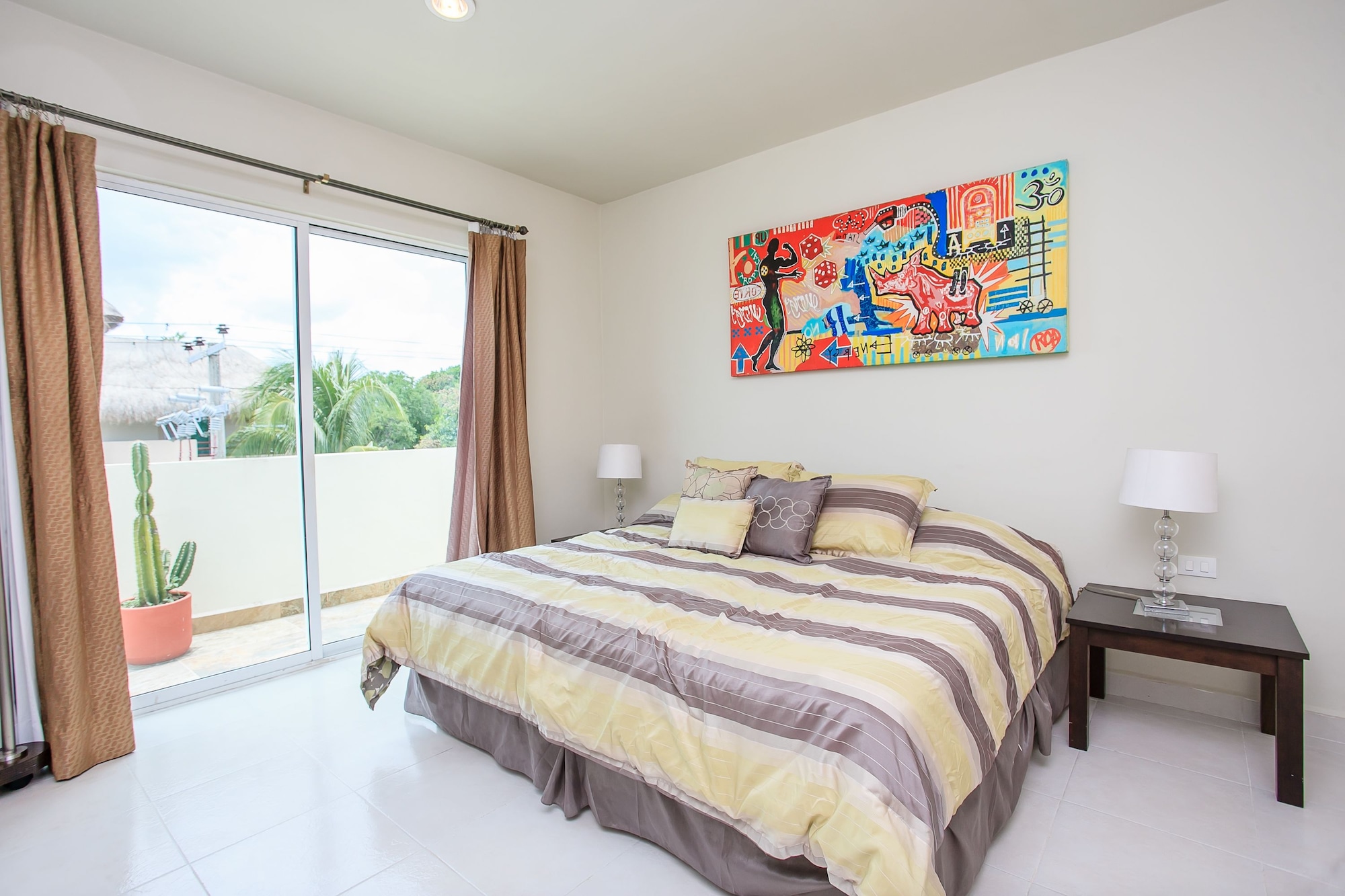 2 Bedrooms, Apartment, 1 King and 2 Double Beds, Pool View