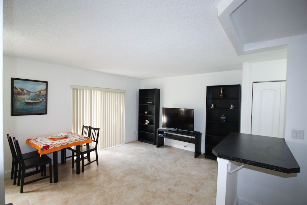 Sunny Isles Apartments 39/73
