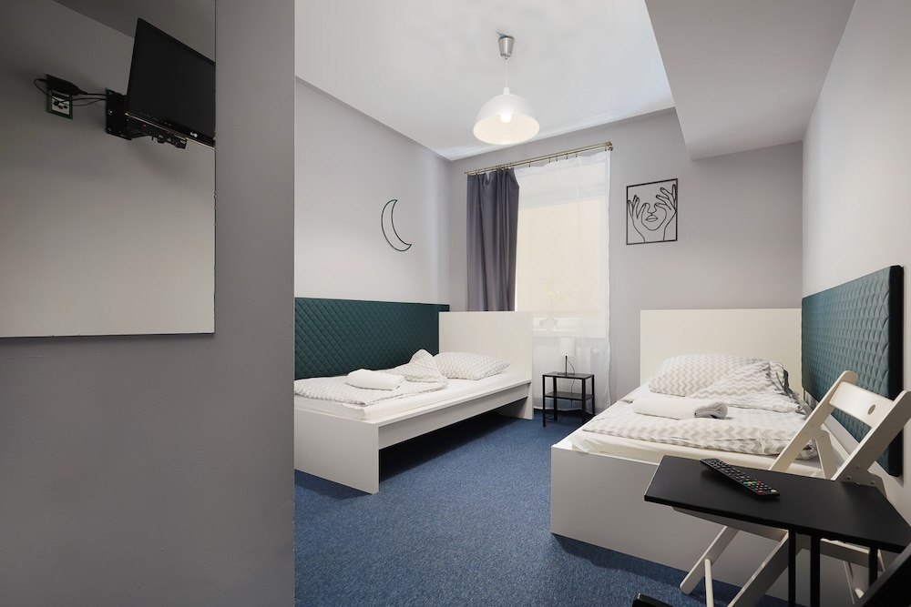 Moon Hostel New 9/28