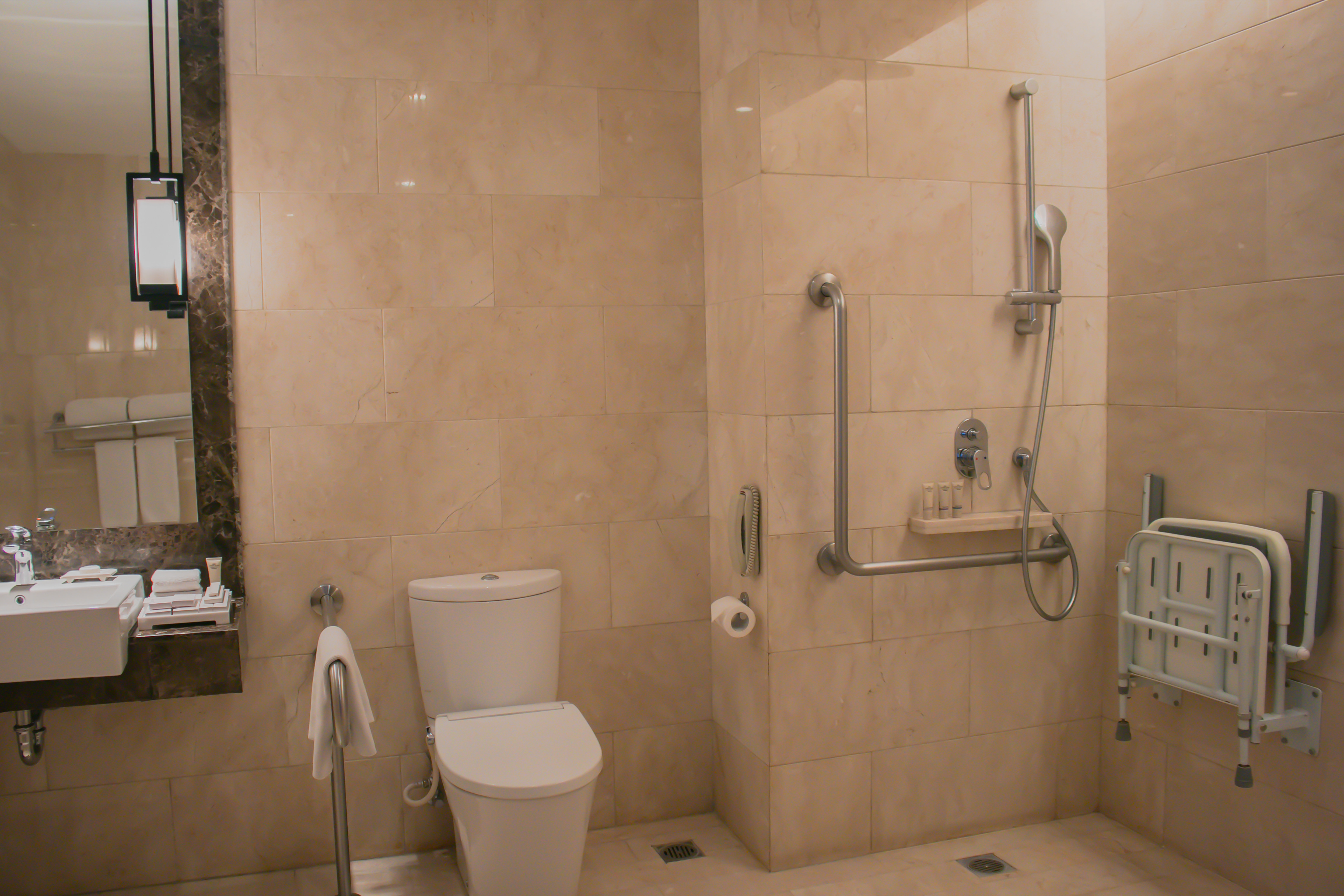 Crowne Plaza Bandung 74/75