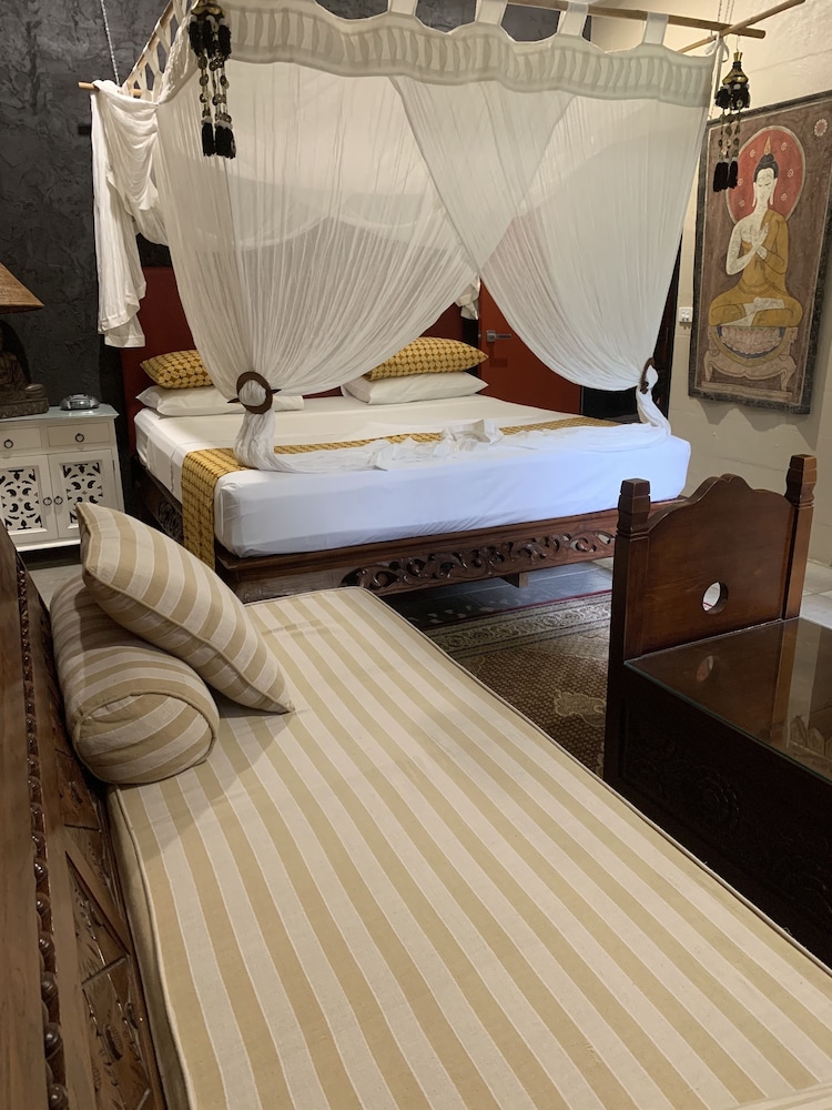 Mai Tai Resort 11/58