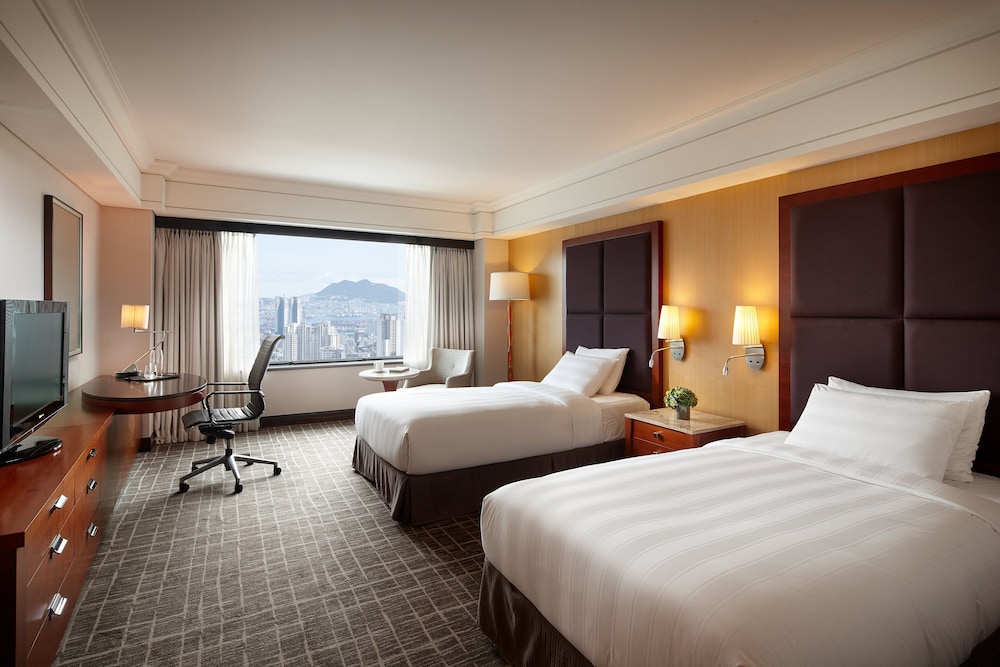 DELUXE, FAMILY, TWIN BEDS