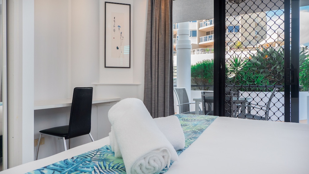 Aegean Mooloolaba 32/65