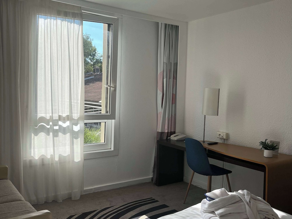 غرفة تنفيذية بسرير مزدوج مع أريكة، Novotel Beaumanoir 8/8