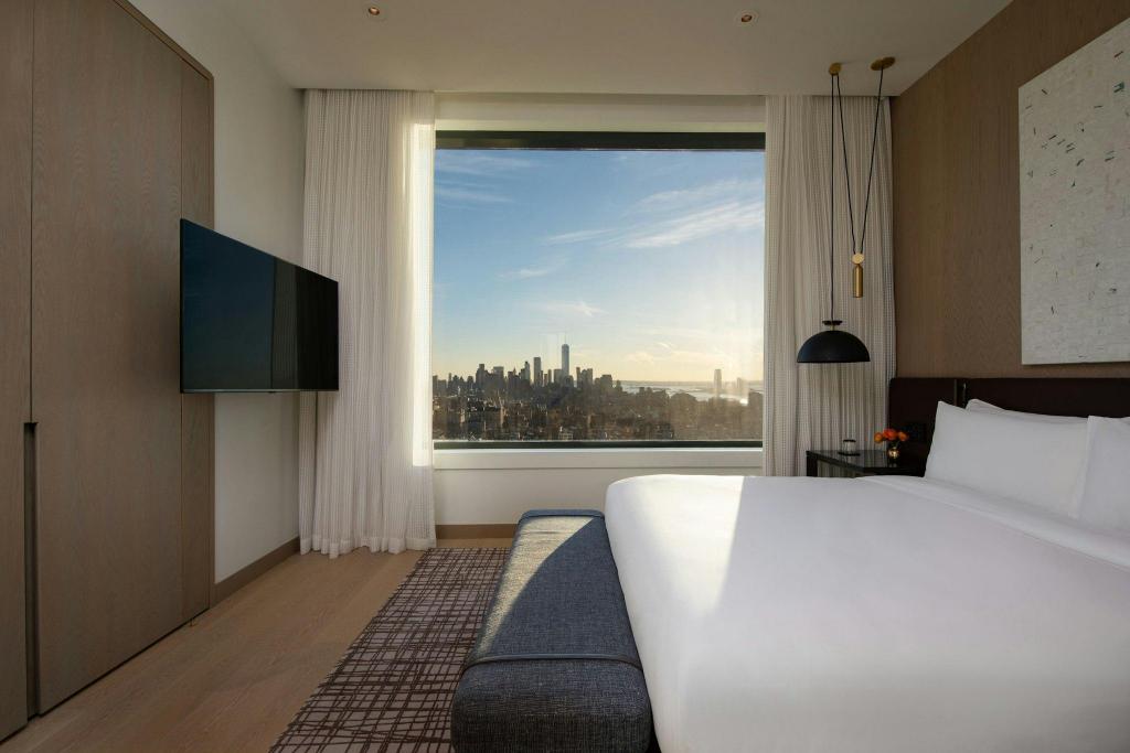 Avenue, Club, Residence, Penthouse, King Bed, 1 King and 2 Double Beds