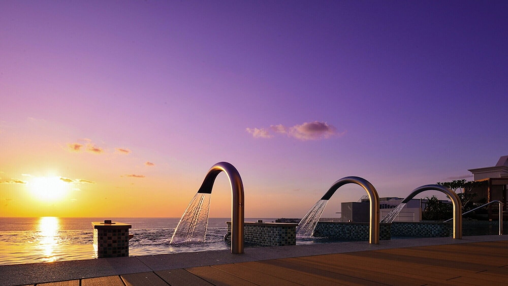 Lequ Okinawa Chatan Spa And Resort 65/70