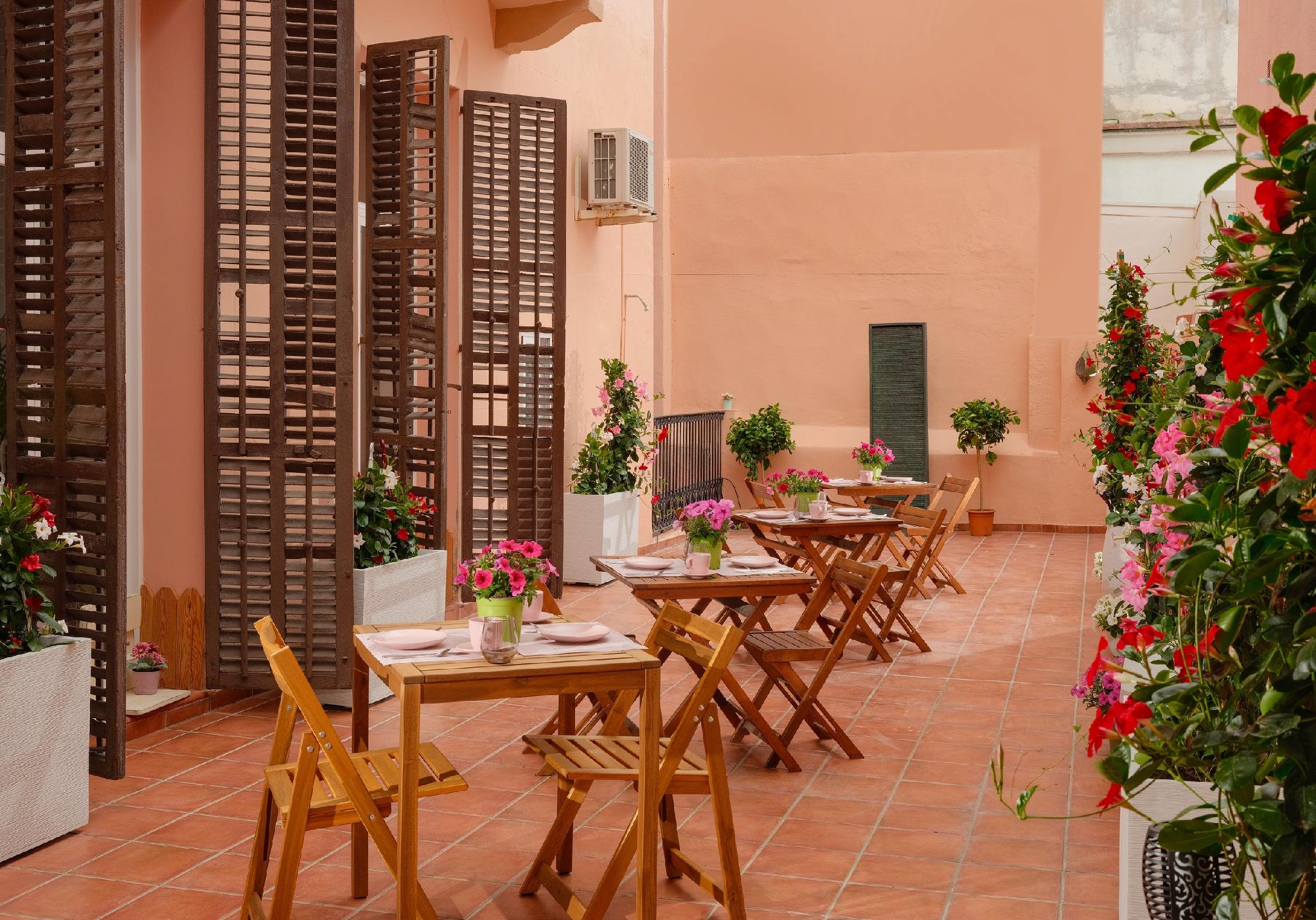 Antonios Hostal 19/25