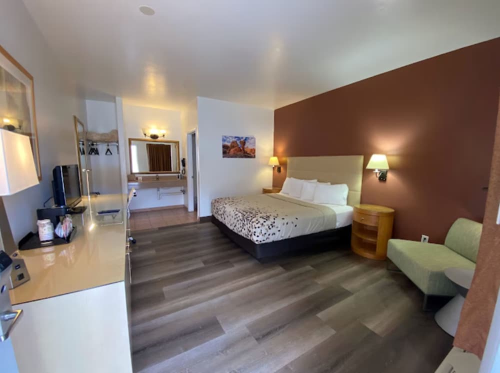 Adventure Inn & Motel 10/43