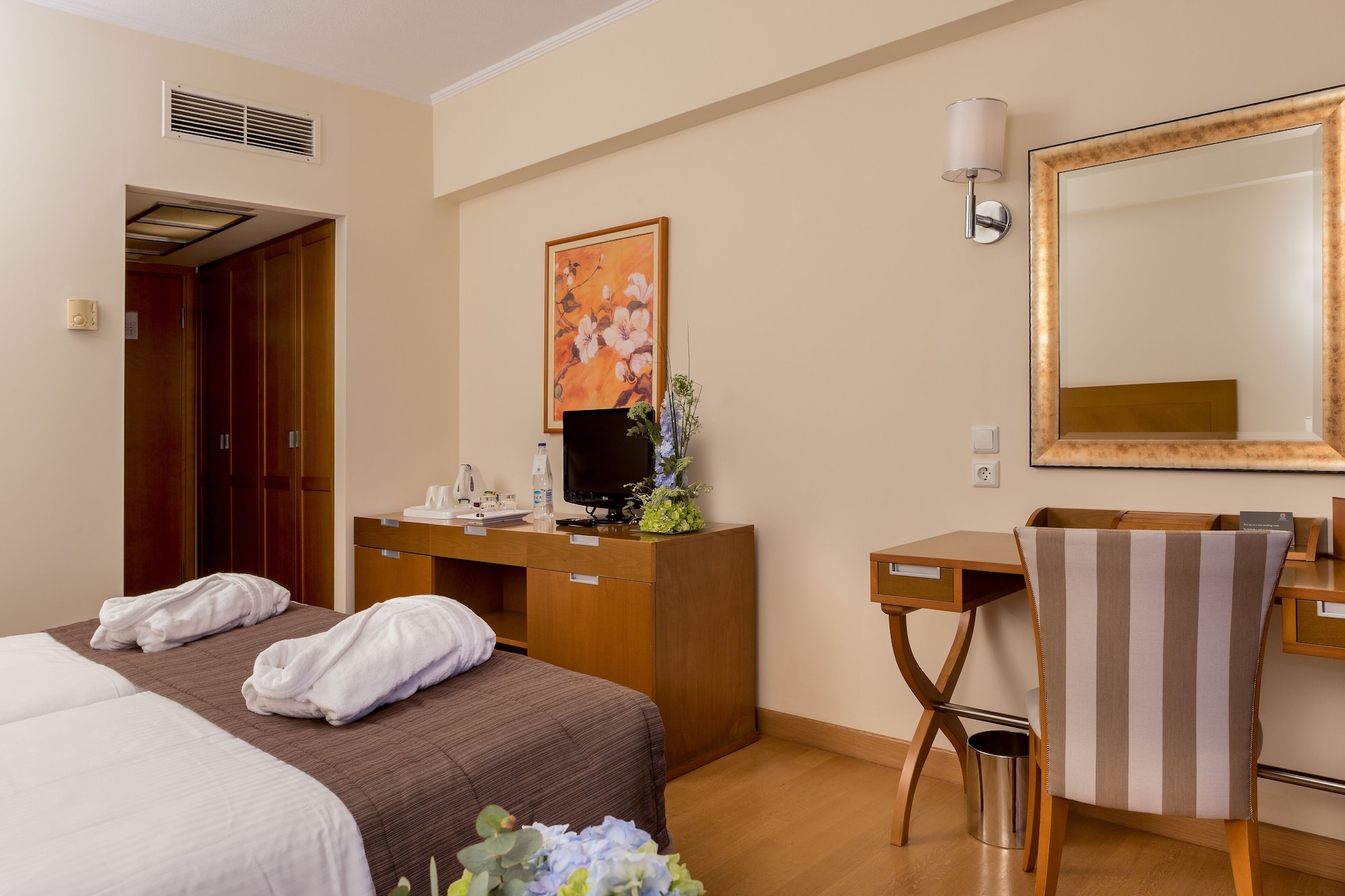 STANDARD, TWIN BEDS, SEA VIEW