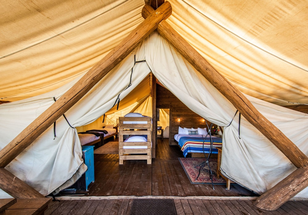 Conestoga Ranch Glamping Resort 76/100