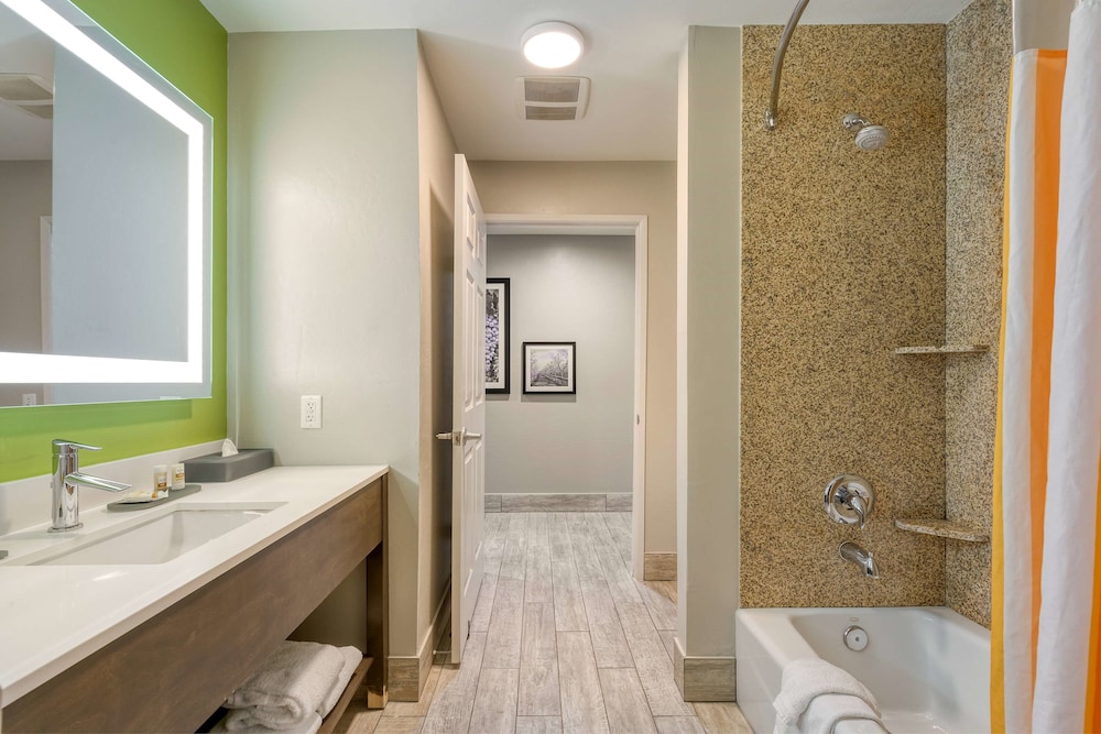 La Quinta Inn & Suites by Wyndham Visalia/Sequoia Gateway 20/60