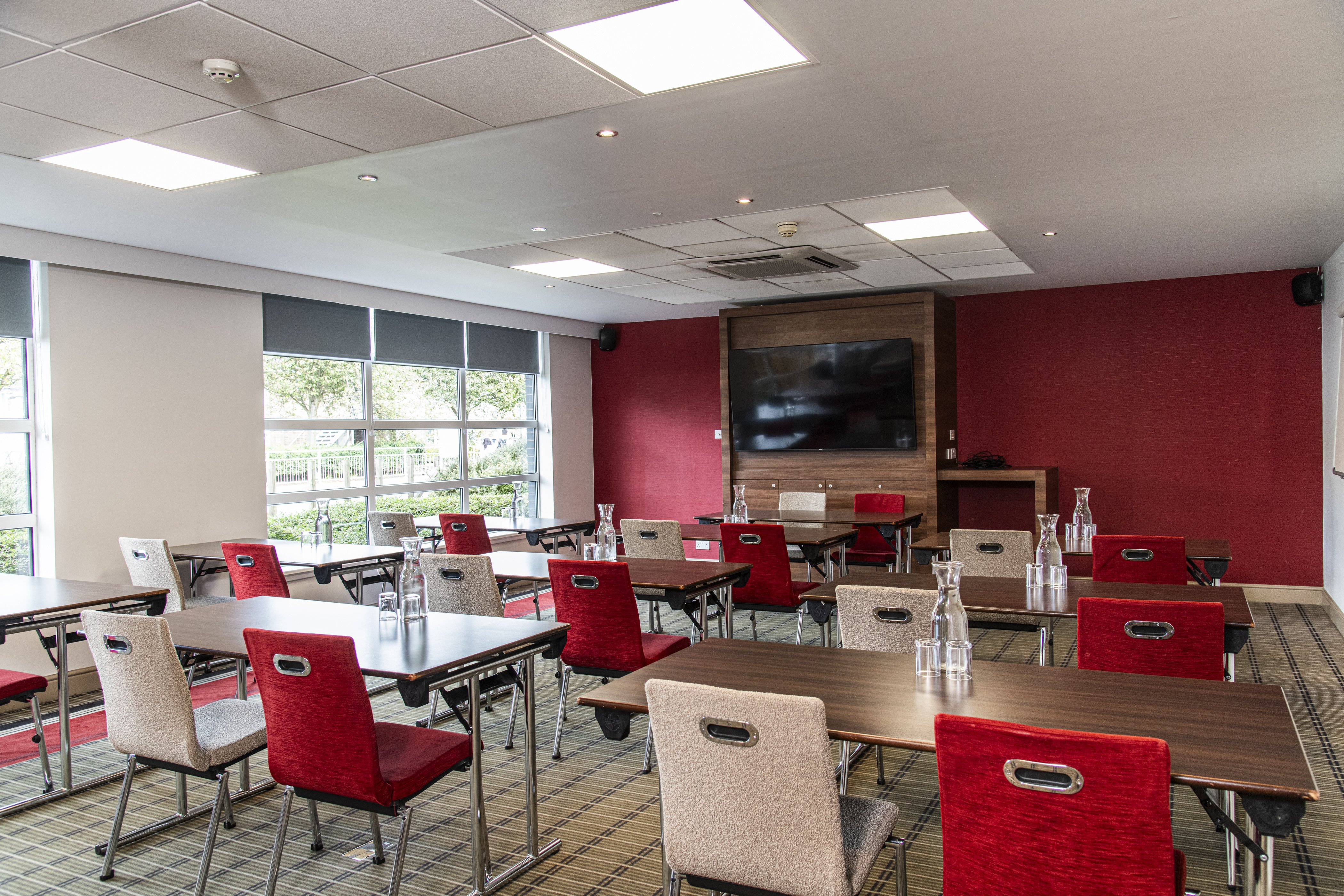 Express By Holiday Inn Glasgow Airport 47/54