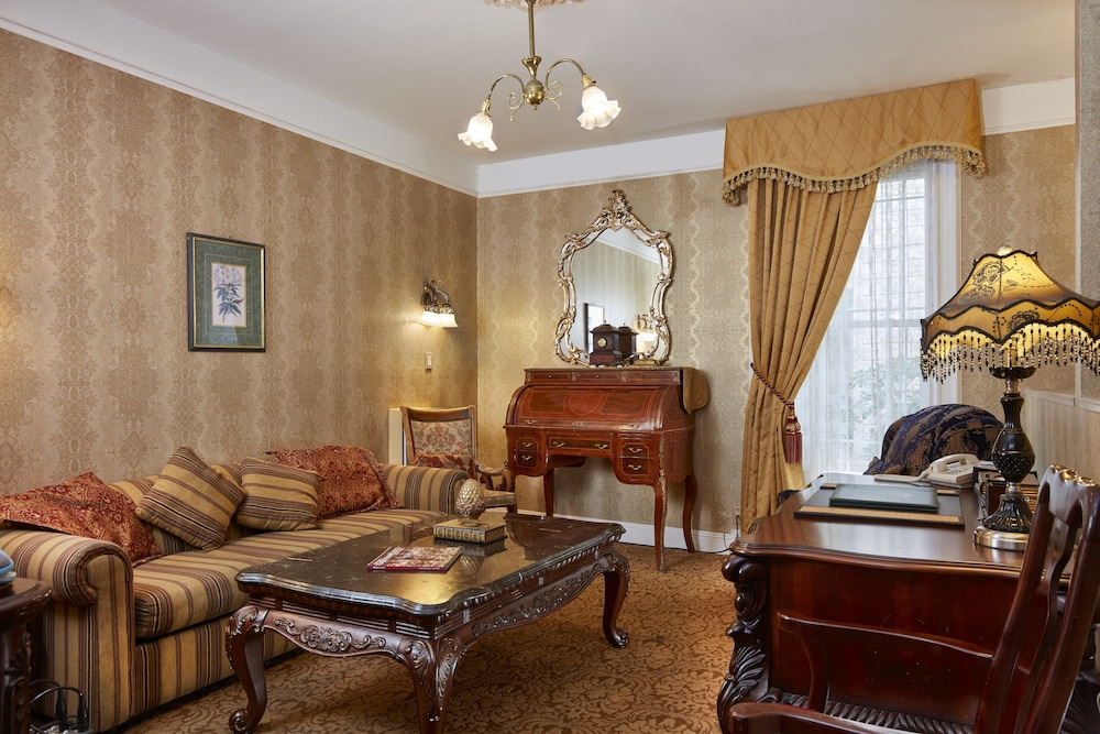 Queen Anne Hotel 48/69