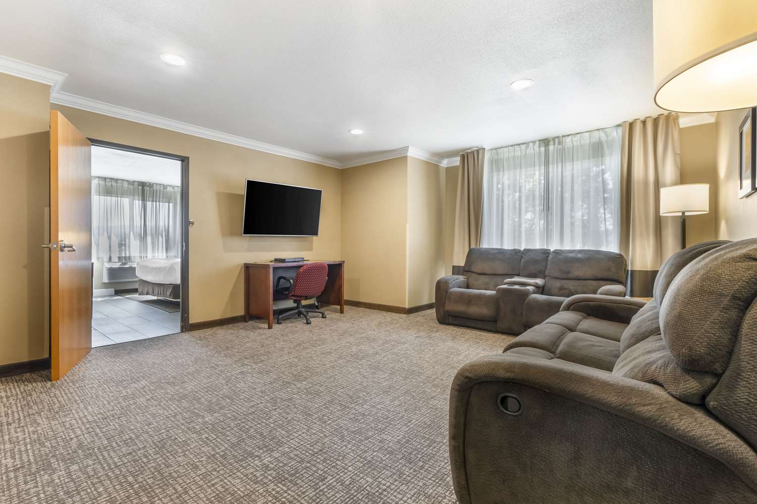 Comfort Inn & Suites Redwood Country 9/13