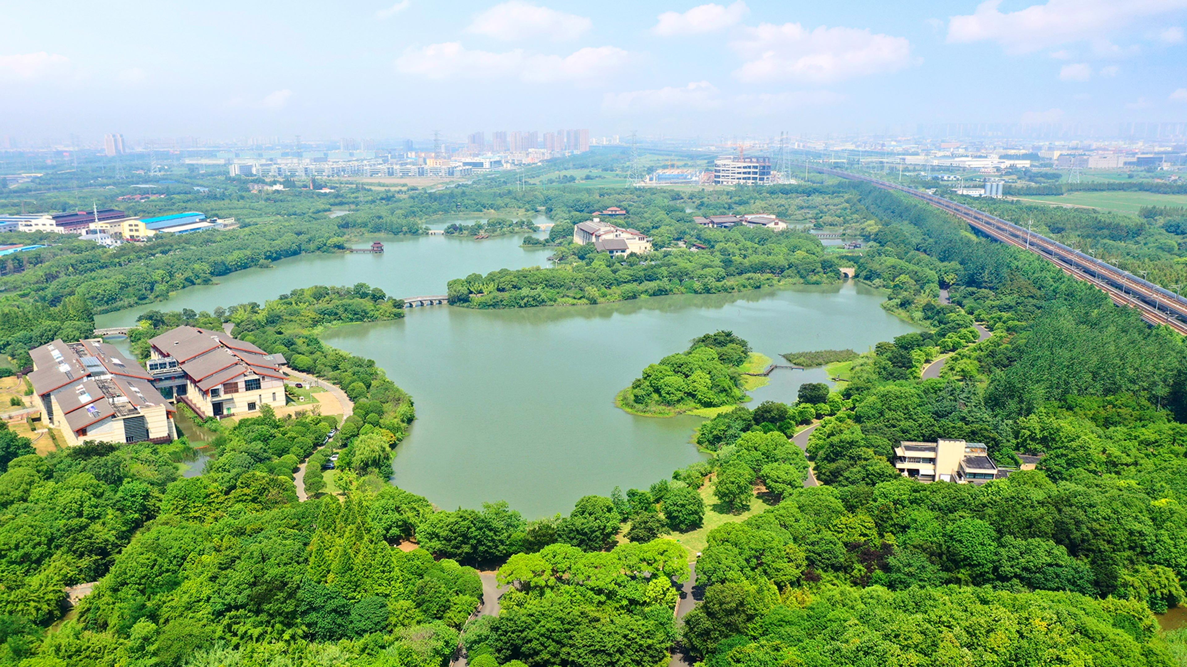 HOLIDAY INN KUNSHAN HUAQIAO 44/50