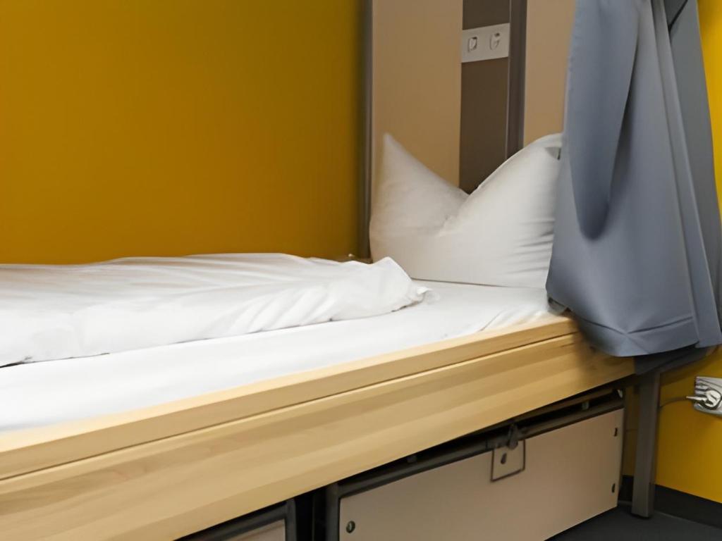 Private, 6 Bunk Beds