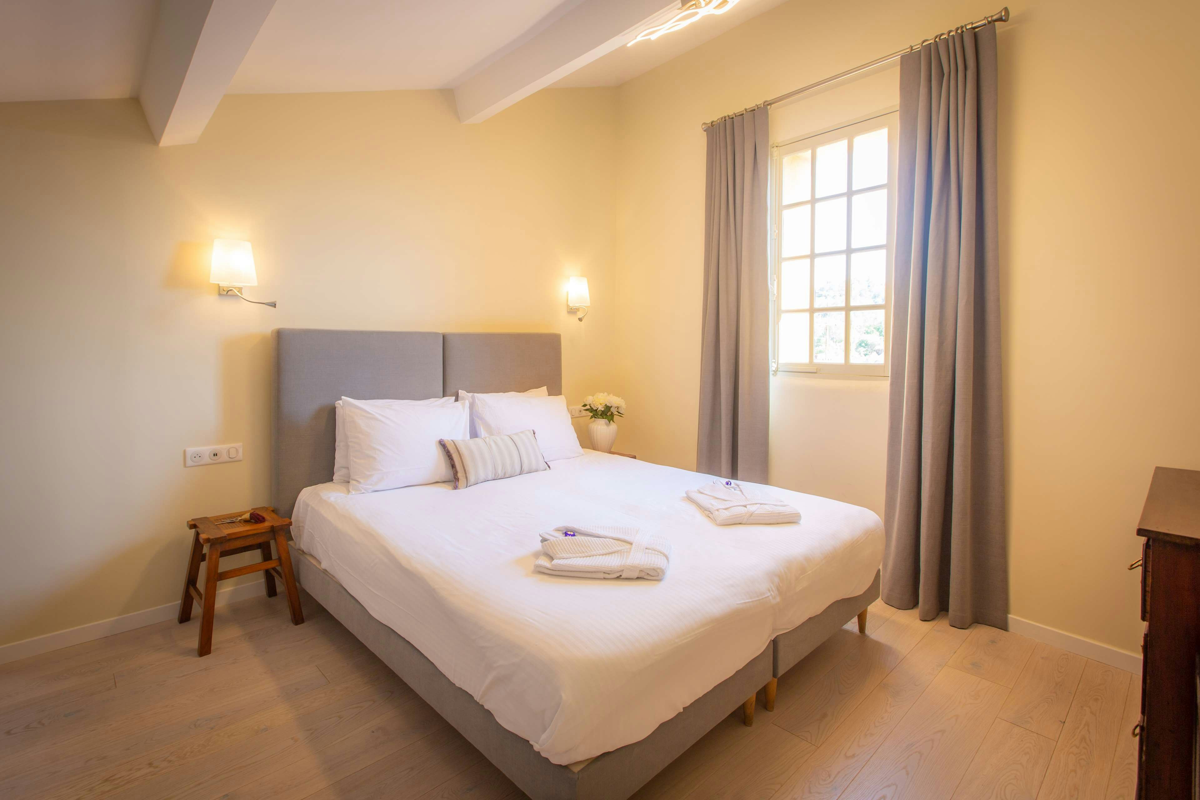 HOTEL LES ARMOIRIES 21/66