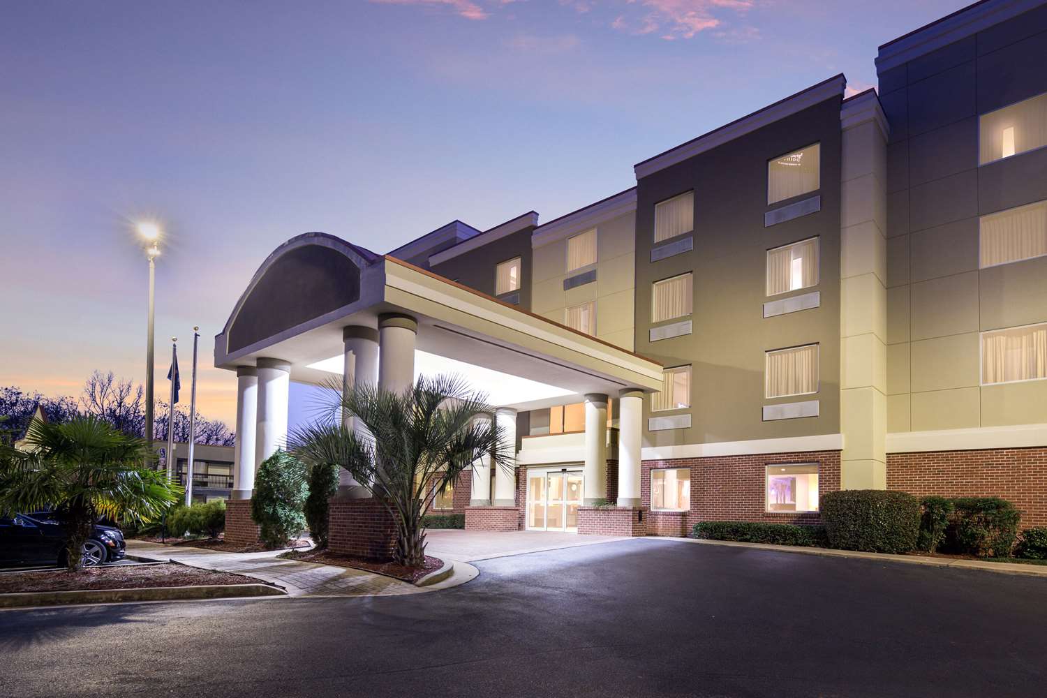 Comfort Suites Forsyth Near I-75 4/49