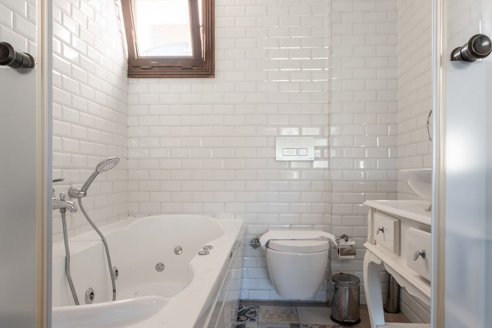 Espira Butik Hotel 48/50