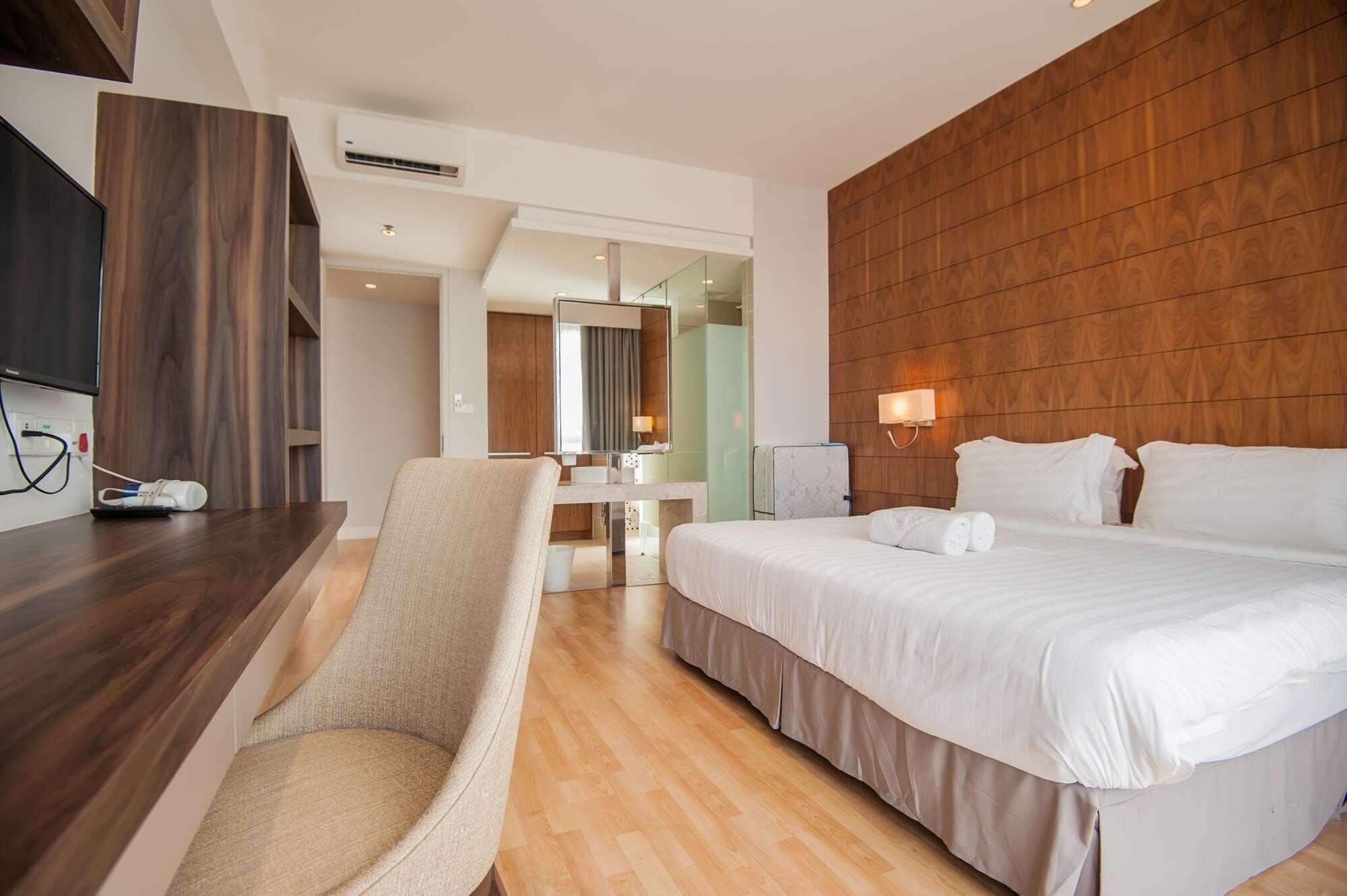 2 BEDROOMS, APARTMENT
