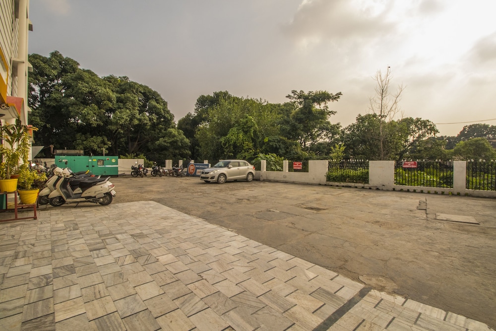 HOTEL JHANVI DALE 25/29